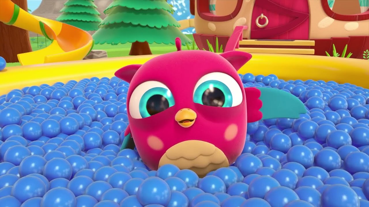 Tecknade filmer med Uggleungen Hopp Hopp | Lek med överraskningsägg och leksakspyramider