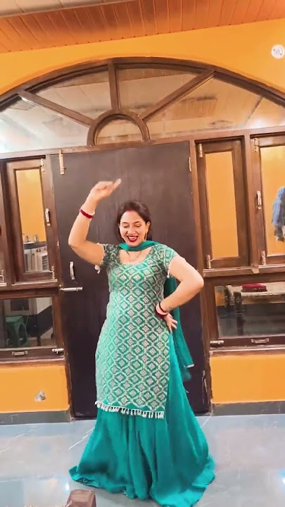 tera ghoom ghagra launga...