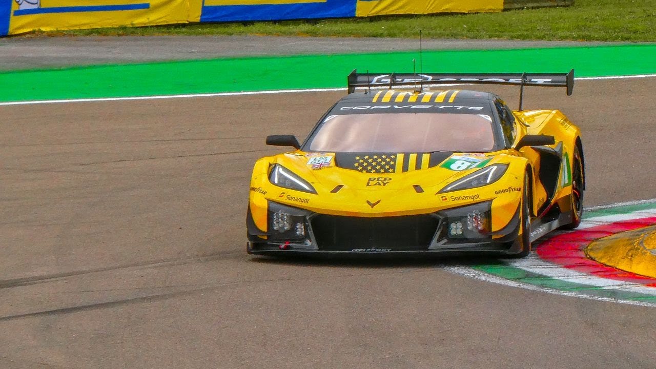 Corvette Z06 LMGT3.R taking on Imola circuit