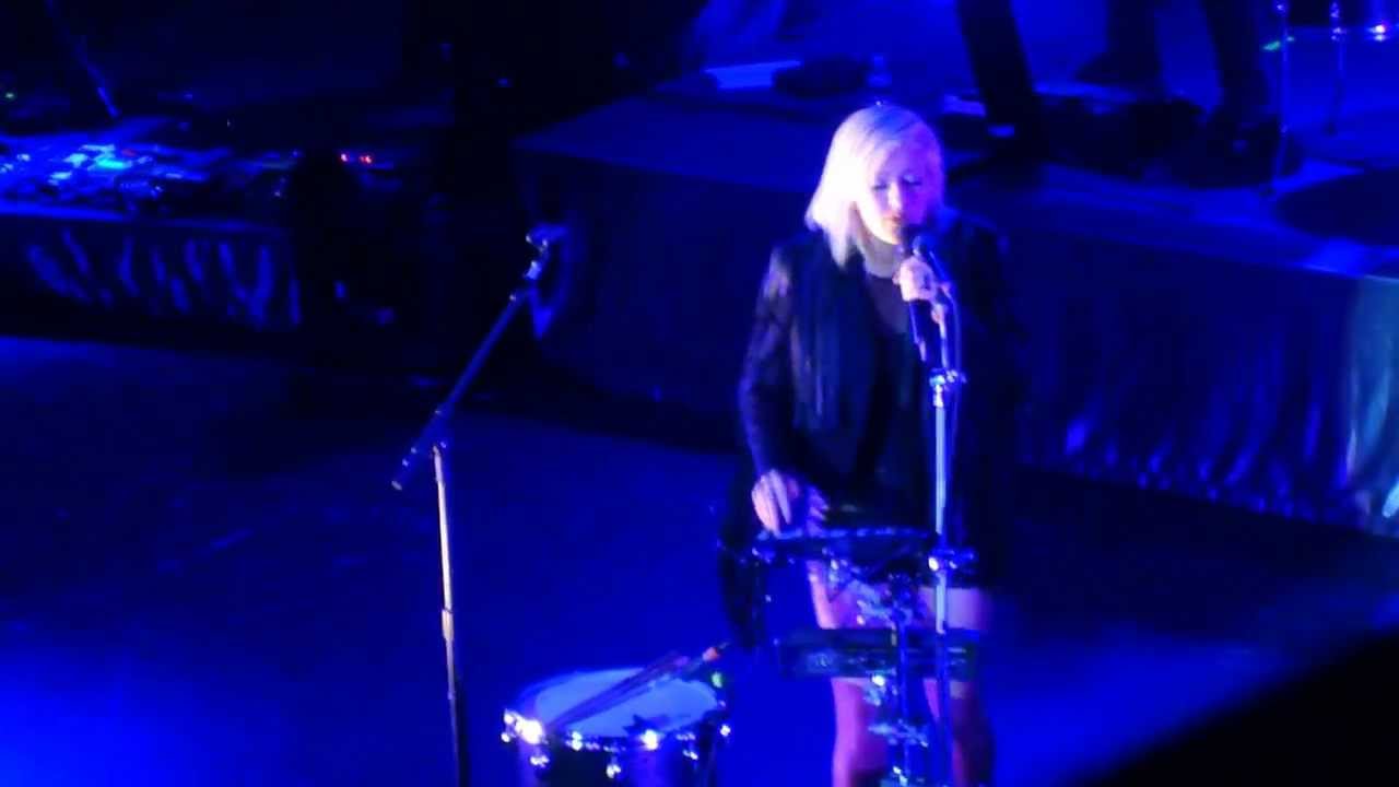 Hanging On- Ellie Goulding Live at Terminal 5, NY 1/21/13