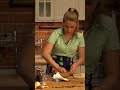 Анна Михайловская готовит картофельный гратен