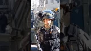 فلسطيني يستفز مجندة إسرائيلية - مضحك 🤣🤣 screenshot 1