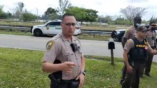 OPEN CARRY | COPS THREATEN TO ARREST ME ONLY ONE NOT CARRYING