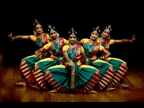 different bharathanatyam group poses/different classical dance group poses  - YouTube