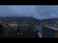 Il saluto 👋 di oggi sempre al buio e con le luci 💡della città sul lago: buongiorno a tutti voi