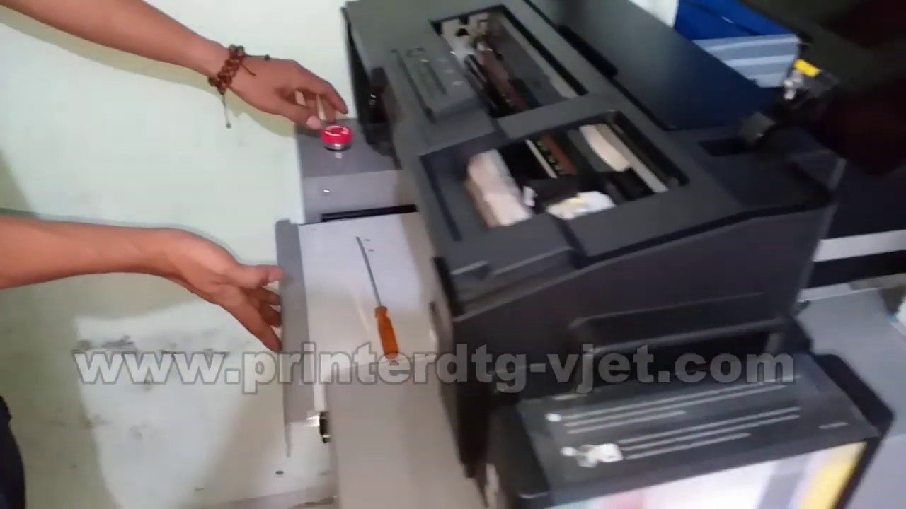 Print kaos hitam di mesin printer DTG L1800 - YouTube