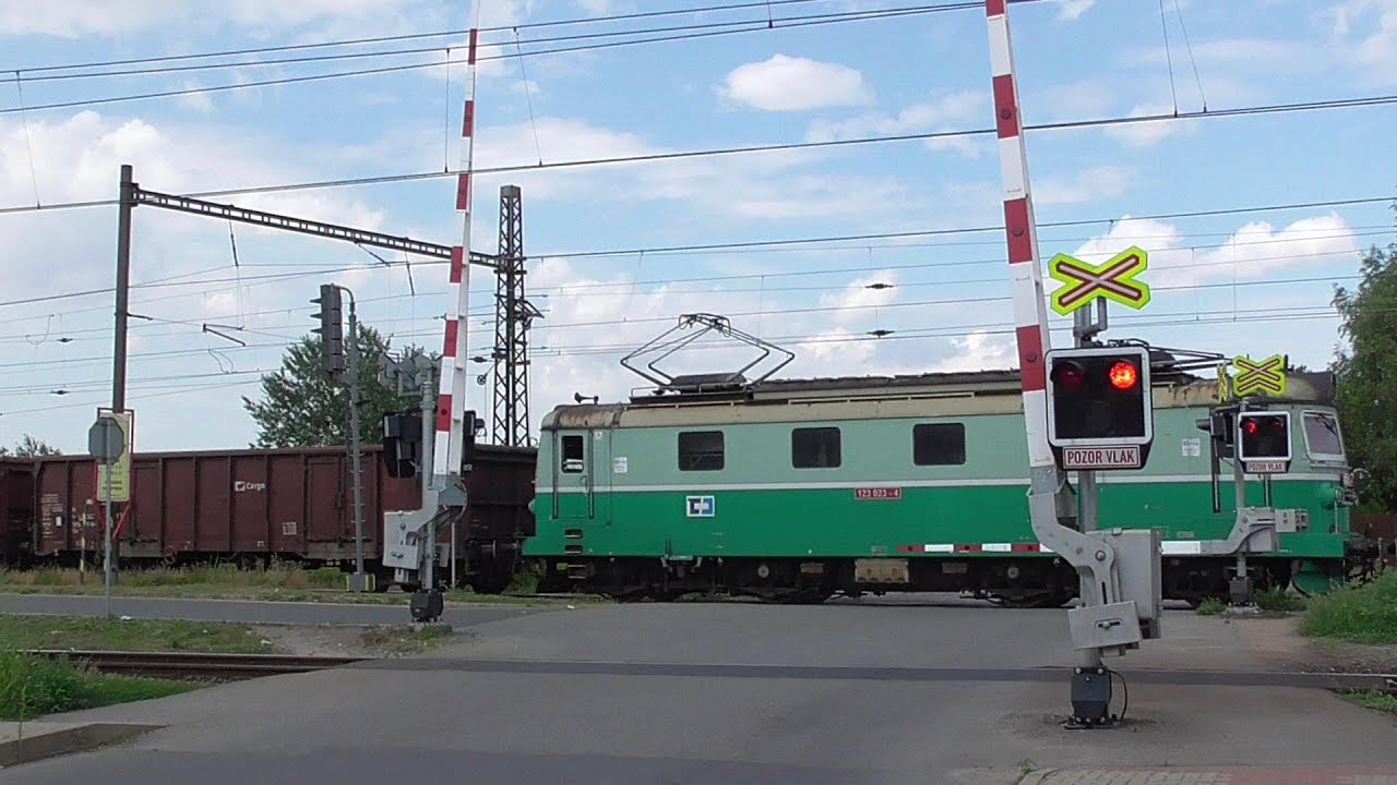 Železniční přejezdy Všetaty (#1 + #2) [P2724 + P2675] - 10.7.2017 / Czech railroad crossings