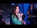 الجمهور يمنع رشا رزق من مغادرة المسرح قبل تنفيذ طلبهم