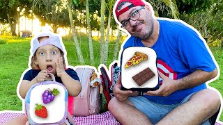 Maria Clara and Dad go to a PICNIC to have lunch - MC Divertida