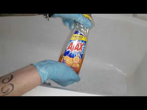 a-quick-bathtub-cleaning-with-some-stolen-ajax-&-mix-comet-from-my-powder-bucket