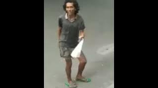 Kumpulan orang gila joget di jalan raya