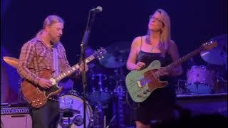 “Midnight in Harlem,” Tedeschi Trucks Band. 13/11/22, Paris.