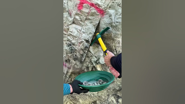 Finding gold in bedrock #goldrush #goldprospecting #mining #river #scorpion