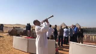 ابن مصر مزمار من الأهرامات عماد ابوالحاج يعزف ويبهر سفراء اوربا بعد حفل المومياوات