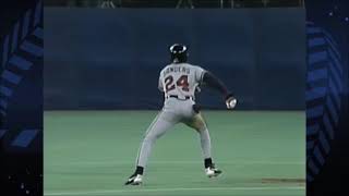 Devon White makes a great leaping catch at the wall (1992 World Series Game 3)