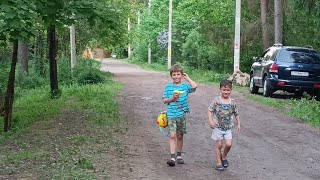 "Жизнь на пенсии".. Занимаюсь ремонтом комнаты и играю с внуком в ⚽мяч😄🤾‍♂️.