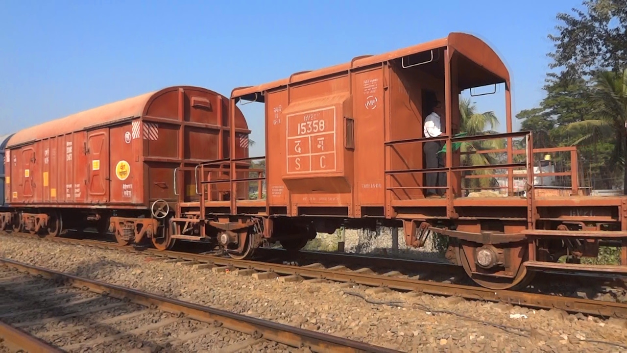 [IRFCA] Alco Locomotive WDG3A pulling the long Freight Train!! - YouTube