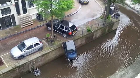 Stolen Porsche Cayenne pushes Smart into Canels of Amsterdam