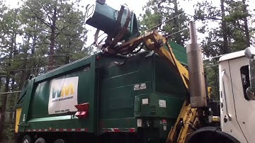 Waste Management Mack LE Durapack Python