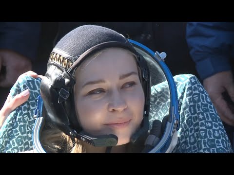 Video: Pelakon Julia Peresild menceritakan bagaimana dia bersiap untuk penerbangan ke angkasa lepas