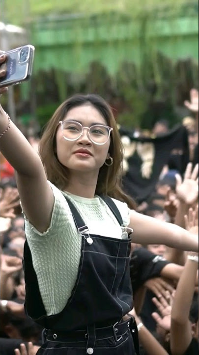 Download lagu Pecah Ambyar!! Dike Sabrina - Rasah Bali live SMPN 1 Gondang /Rungokno Kangmas aku gelo#dikesabrina