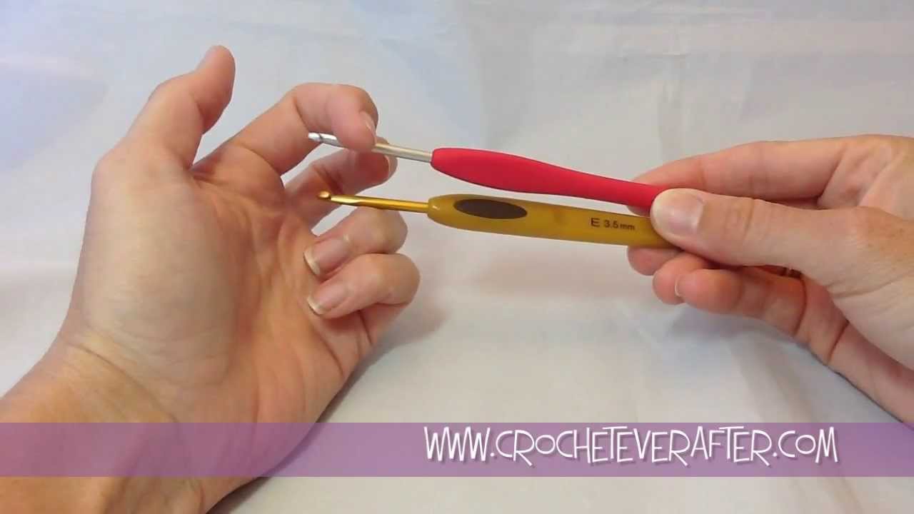 Comparison of Clover Soft Touch and Amour Crochet Hooks 