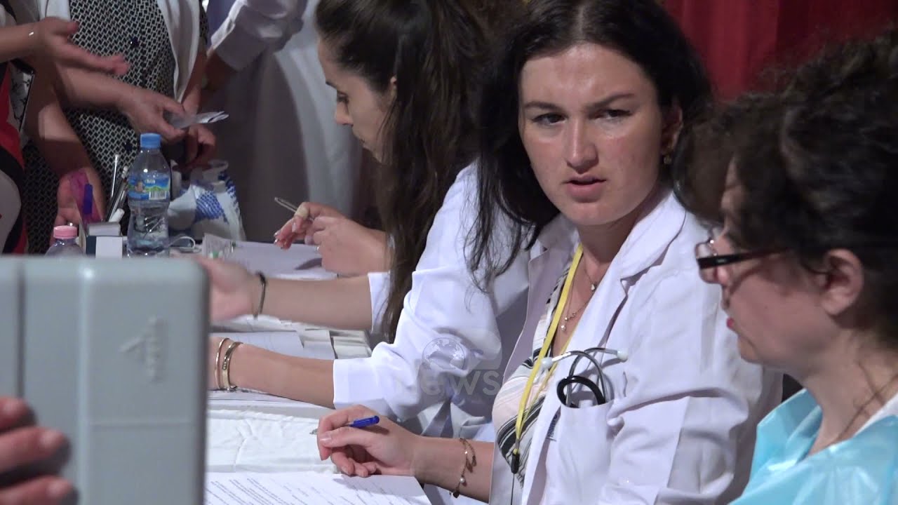 Top News - Vaksinimi i mbi 18 vjeçarëve/ Ministria e Shëndetësisë, fillon me 19 korrik