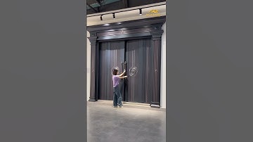 Mẫu cửa 4 cánh lệch cổ điển, có phào cột cho biệt thự sang trọng - Cửa thép Phú Quý