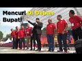 Mencuri Di depan Bupati