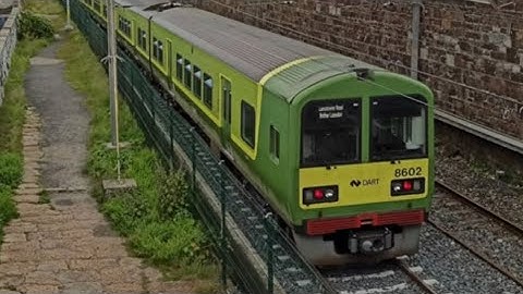 DART | IÉ8520 Class (8621) | Bray - Howth Service