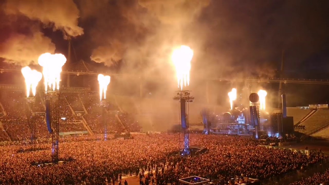 Бесплатные концерты рамштайн. Rammstein Stadium Tour. Сцена Rammstein Tour 2019. Rammstein Stadium Tour 2019. Rammstein 2019 концерт.