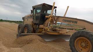 İnşaatta Greyderle Malzeme Tesviyesi Champion 720A || Motor Grader Champion Working