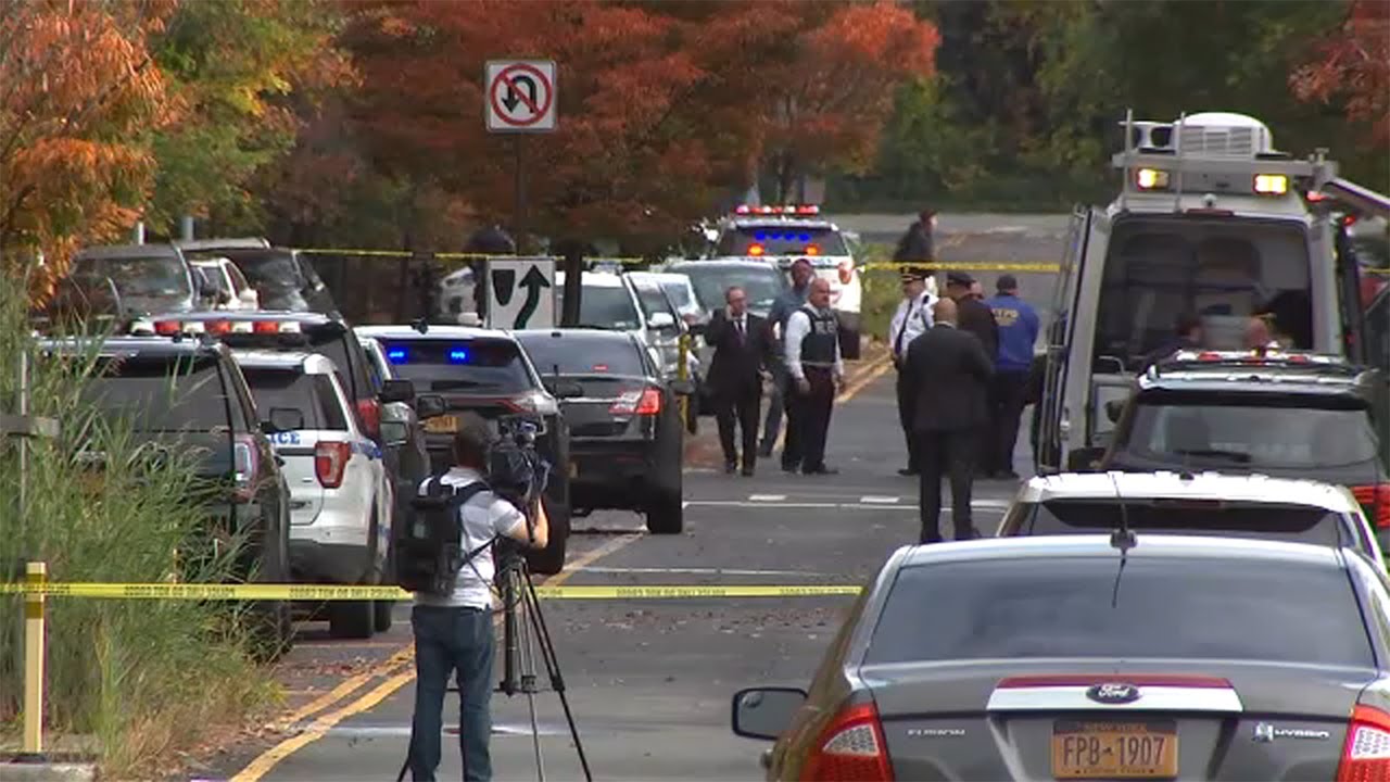Teen shot in front of high school in NYC - YouTube