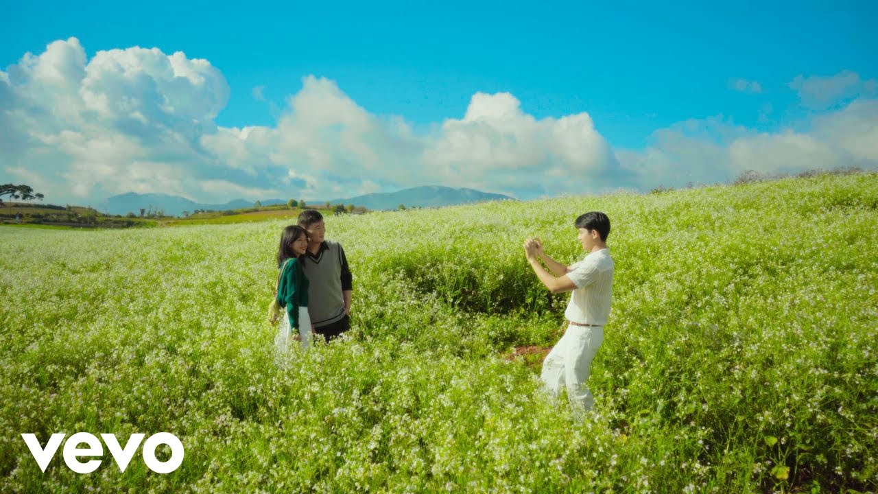 Kriz, Adam Oo - Daisy (Official Music Video) #ဒေစီ bekijken op YouTube