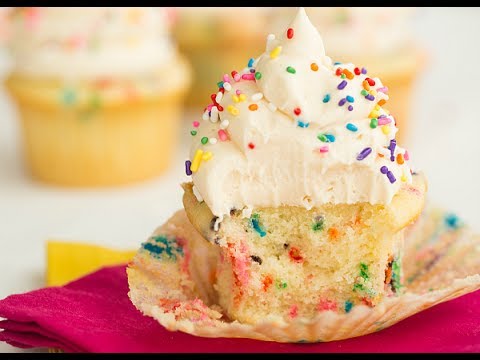 making-pillsbury-funfetti-cupcakes!