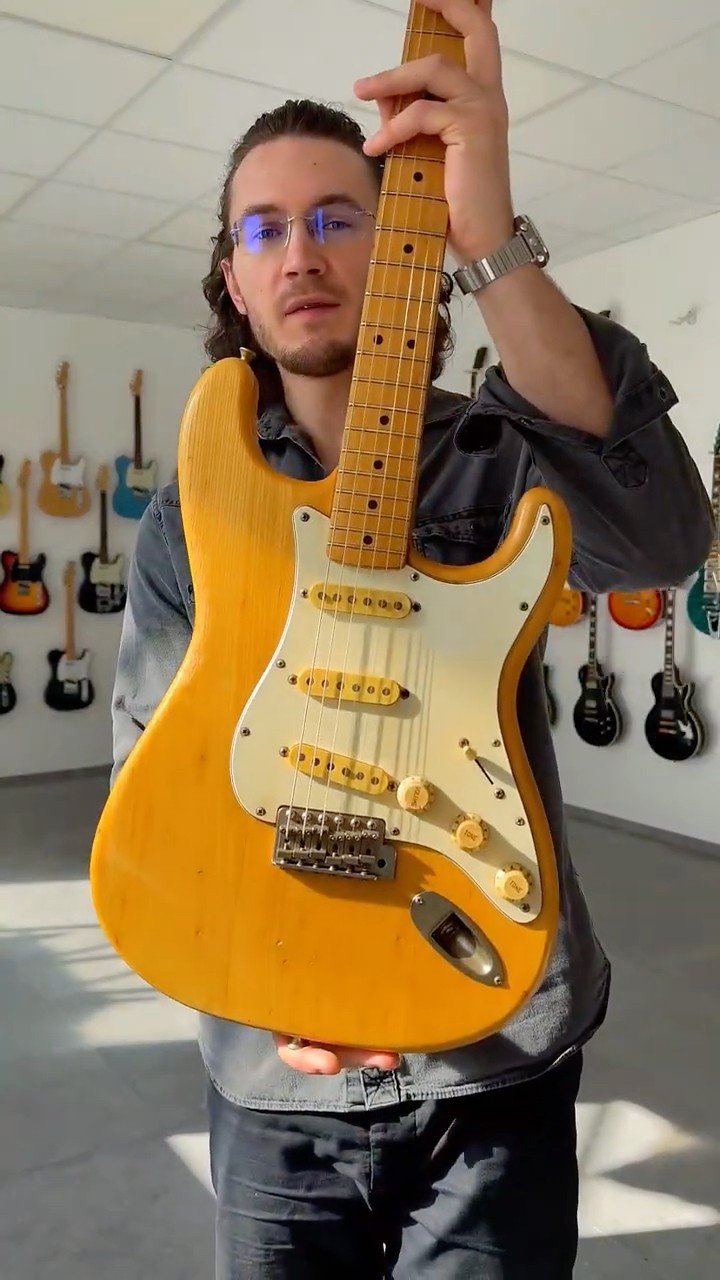 Fender Japan '72 Reissue Stratocaster 1993–1994 – Natural - YouTube