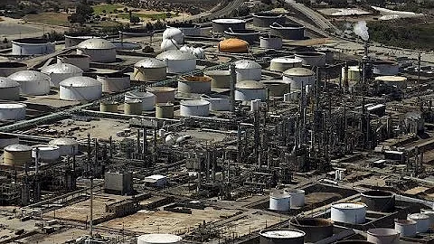 International Energy Agency report sees no quick end to oil glut