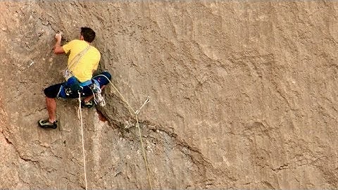 “生きるか、死ぬか”の極限映像、最も危険なクライミング／映画『フリーソロ』DVD・Blu-ray予告編