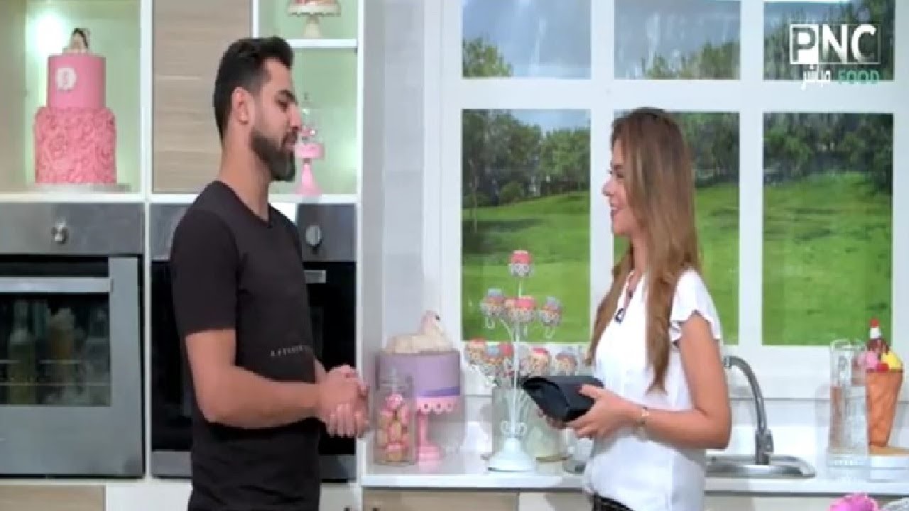 الشيف محمد إبراهيم يفاجئ خبيرة التغذية سالي فؤاد على الهواء بمناسبة عيلاد ميلادها | سفرة سالي