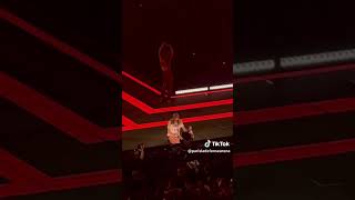 Taylor Swift gives her hat to a fan in paris #tiktok #tiktokvideo #taylorswift #erastour #shorts