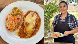 Pechuga Gratinada en Salsa Tatemada y Sopa de Arroz Seca  La Herencia de las Viudas