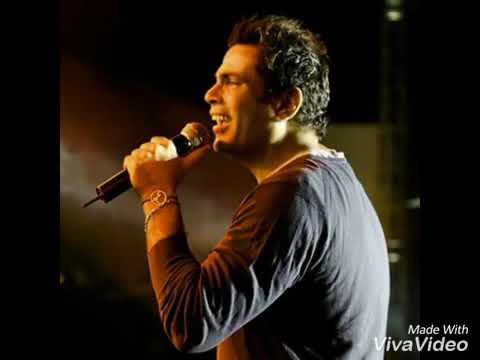 مشتاق لضحكتك