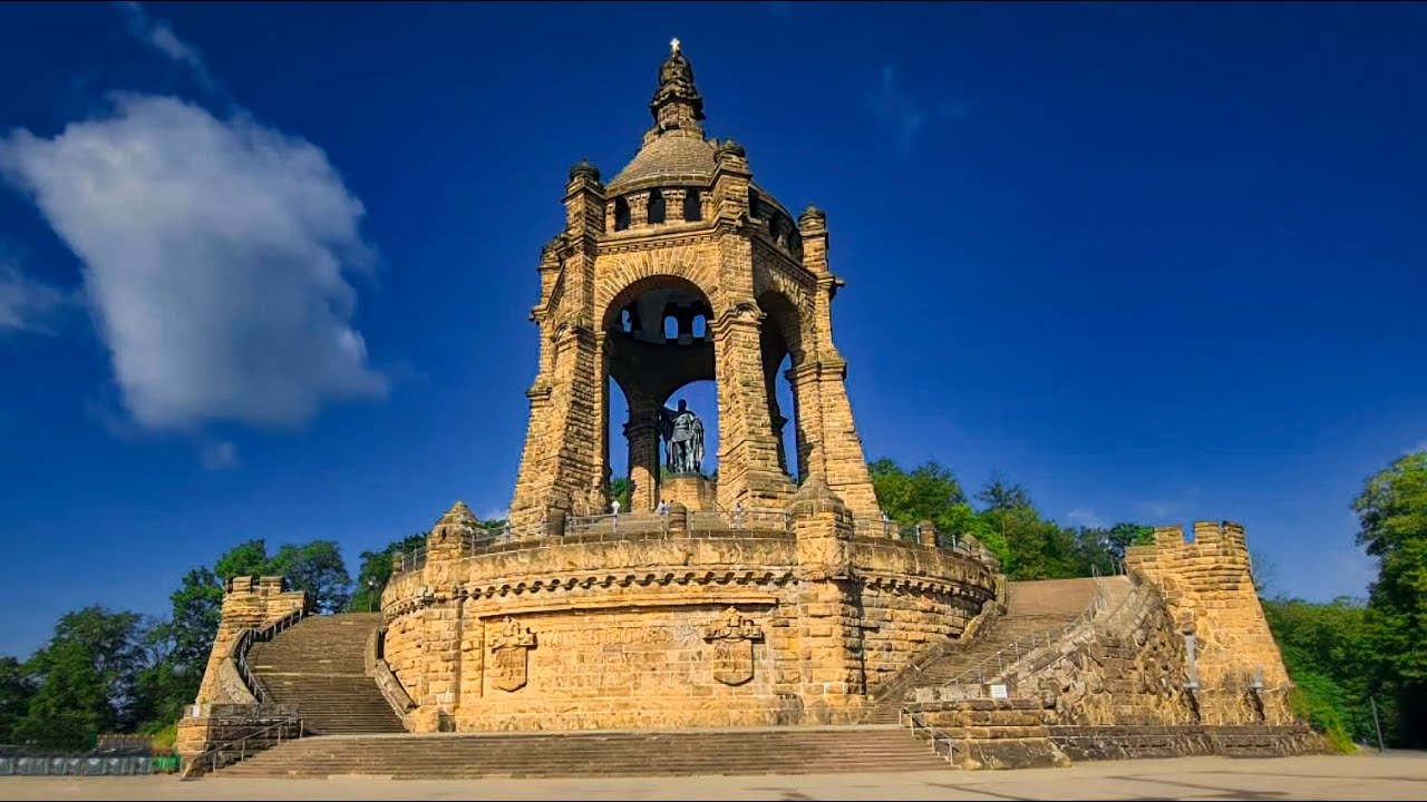 Wiehengebirge beim Kaiser Wilhelm Denkmal mit Kreuzkirche, Margarethenklus, Wittekindsquelle u.s.w.