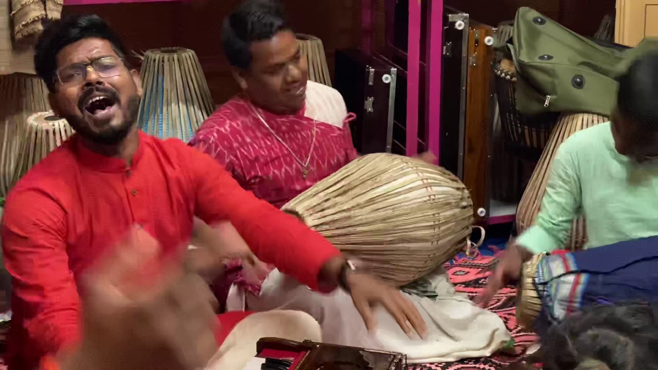 Kirtan jamming with Kirtaniyas | Vijay Krsna ans Roshan Sharma at our Shop