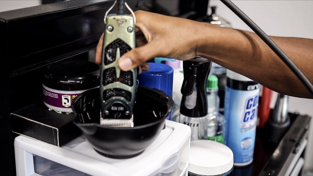 ⁣HOW TO CLEAN YOUR BARBER CLIPPERS: CLIPPER MAINTENANCE