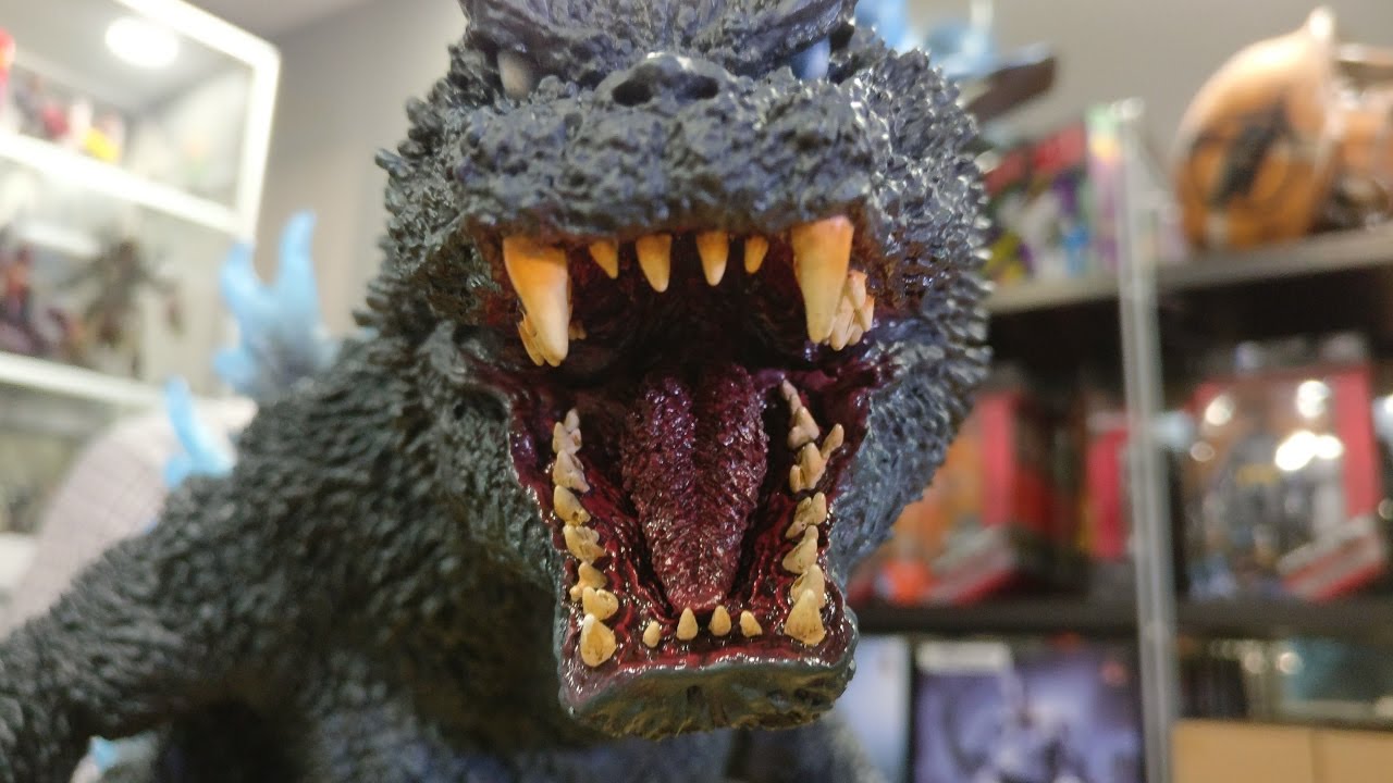 X-Plus Gigantic Series Godzilla 2001 Vinyl Figure - YouTube