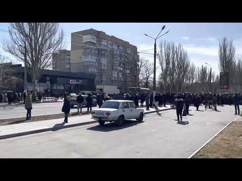 Мелитополь, раздача гуманитарки