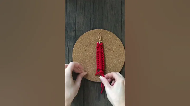 Diy Macrame Keychain #knot#macrame#handmade#façavocêmesmo#diy#chaveiro#keychain#ornament#bag#cord