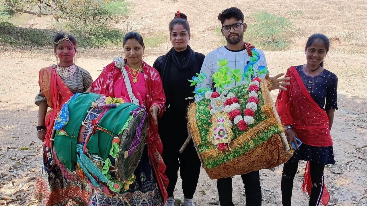 Aadiwasi samaj ki holi ढोल लेकर इस तरह नाचते हुए गांव sanchiya dungarpur rajsthan