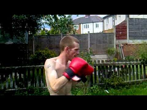 mike slater v tommy quinn boxing pikeys round one